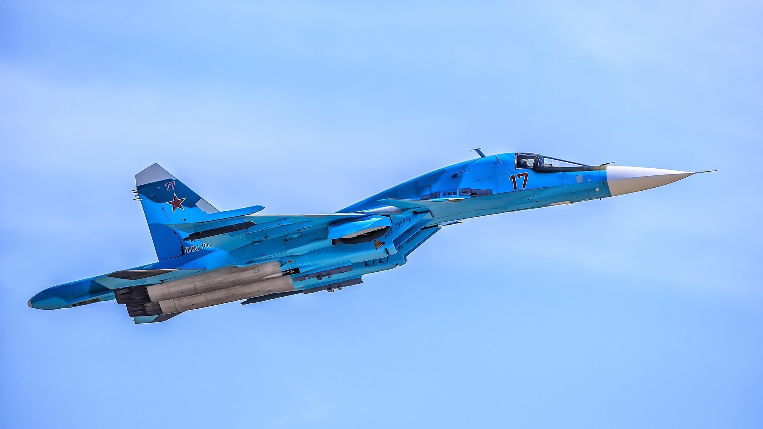 “快艇冲浪:东三叉湖赛场极速对决,飞驰水面成焦点”